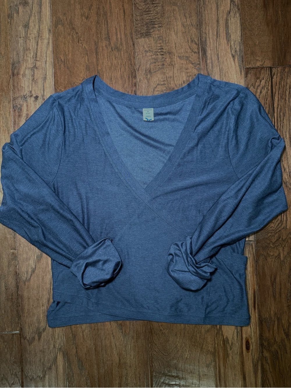 Old Navy CloudMotion Crop Wrap V-Neck Athletic Top M With Thumbholes